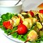 Курица на шпажках с овощами