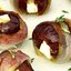 Финики с бри и беконом