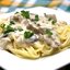 Паста с курицей и грибами в сливочном соусе
