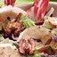Куриный салат с радиккьо и глазированными грецкими орехами