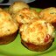 Сырные маффины с помидорами и зеленым луком