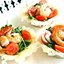 Сырные корзиночки с салатом из рукколы и креветок