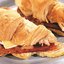 Круассан с ветчиной и сыром бри к завтраку