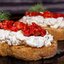 Кростини с рикоттой и вялеными помидорами