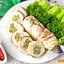 Запечённые рулетики из куриного филе в беконе с начинкой из брокколи