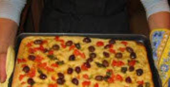 Фокачча с розмарином и фокачча с оливками и томатами