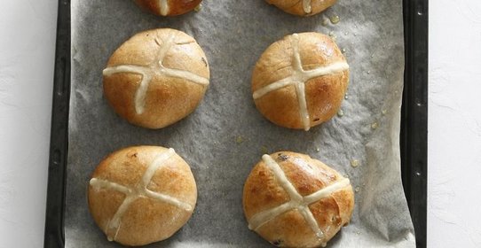 Коричные булочки с крестом