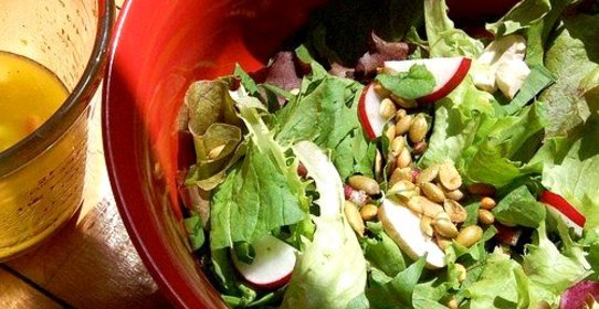 Заправка для салата с луком-шалотом и грейпфрутом