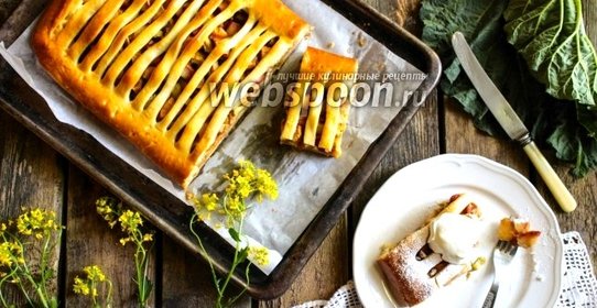 Пирог с ревенем и яблоками