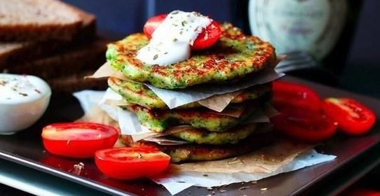 Оладьи из брокколи и сыра пармезан