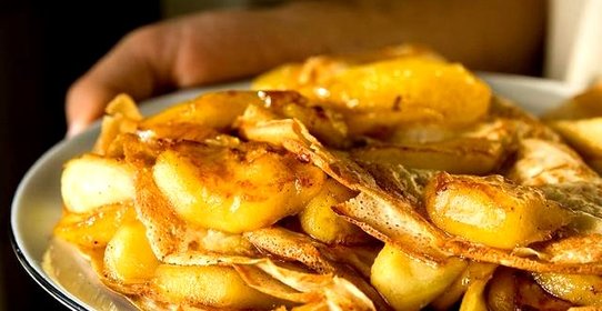 Карамельные блинчики с яблоками