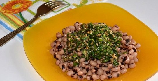 Фасоль с ореховым соусом