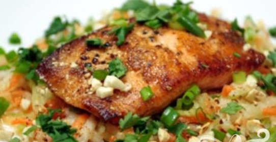 Пикантный салат из огурцов и моркови