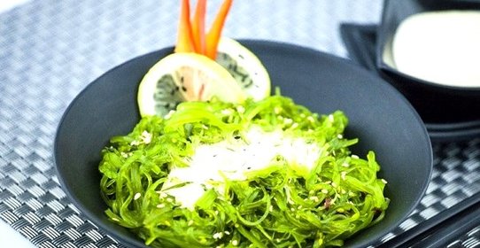 Салат с водорослями Чука