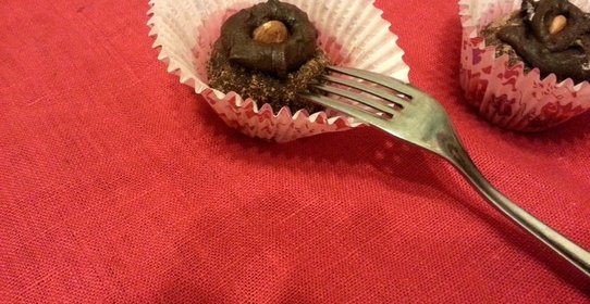 Пирожное «Картошка» с вишней и миндалем