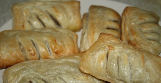 Слойки с мясной начинкой