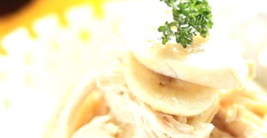 Салат из курицы с бананом