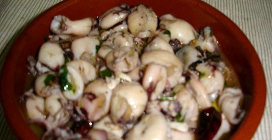 Кальмары в чесночном соусе