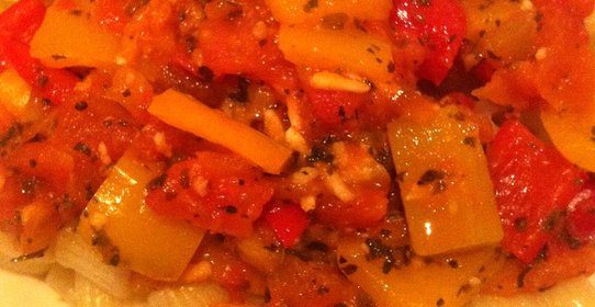 Паста с томатами и перцами (Bombolotti con peperoni e pomodori)