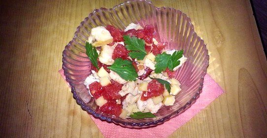 Салат с курицей и арбузом