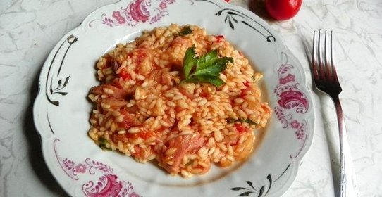 Рис с помидорами и ветчиной