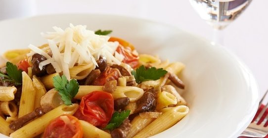 Пенне регате с курицей и грибами