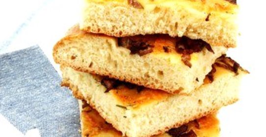 Пшеничный хлеб с луком