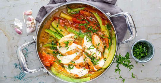 Тушеные кабачки с курицей