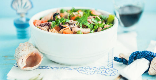 Морской коктейль с овощами