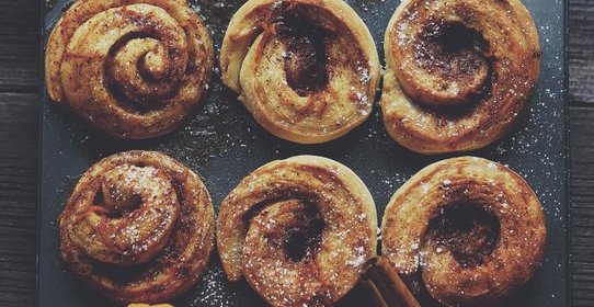 Булочки с апельсином и корицей