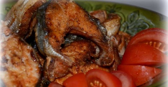 Горбуша жареная ароматная с чесноком