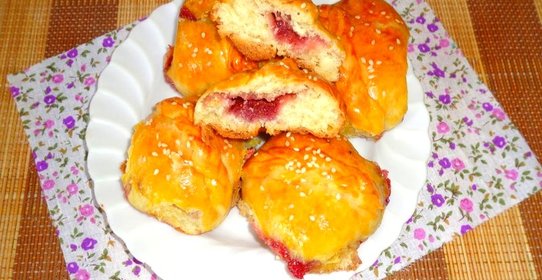 Булочки с земляничным джемом