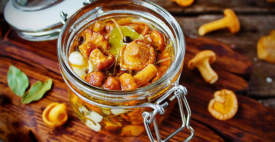 Лисички, маринованные с маслом