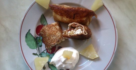 Блинчатые пирожки с творогом и ананасами