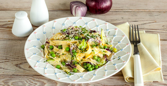 Паста с кабачками и зеленым горошком