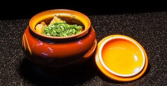 Свинина в горшочке