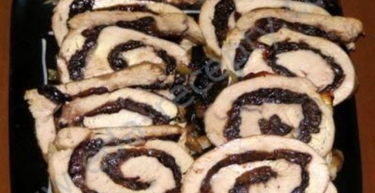 Мясной рулет с черносливом