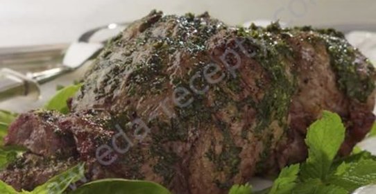 Баранина запеченная с мятным соусом