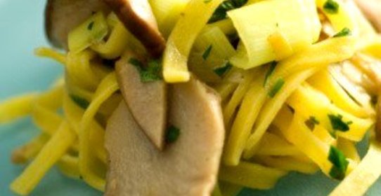 Тальятелле с грибами, лимонной цедрой, пармезаном и аргановым маслом