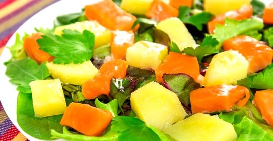 Салат с горбушей и картофелем