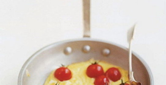 Омлет с помидорами черри и сыром