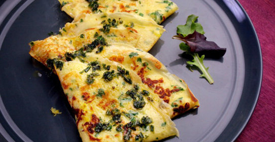 Блины из гречневой муки со шпинатом и лососем