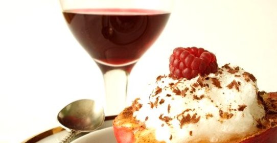 Яблоки под белковым кремом