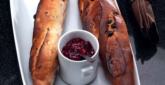 Багет с изюмом