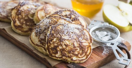Пышные оладьи с яблоками