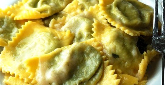 Равиоли со шпинатом и сливочным пармезаном