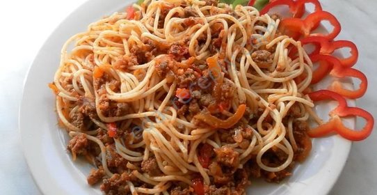Паста с фаршем и овощами