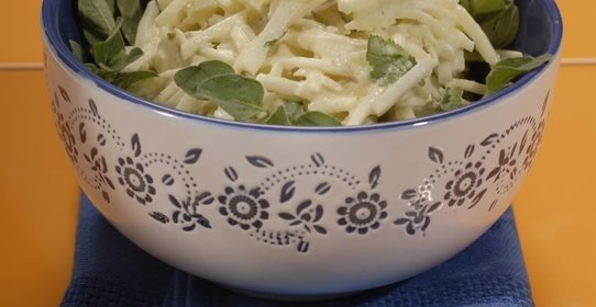 Салат из кольраби с горчичной заправкой