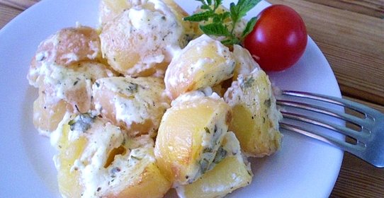 Картофель в духовке под соусом