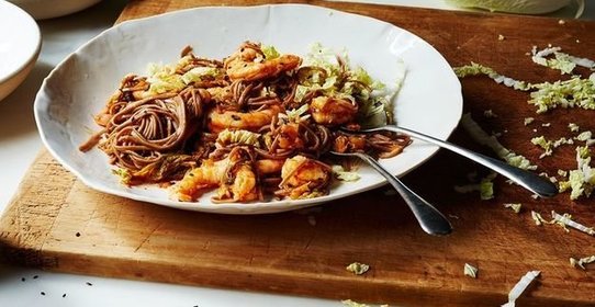 Лапша соба с кимчи и креветками